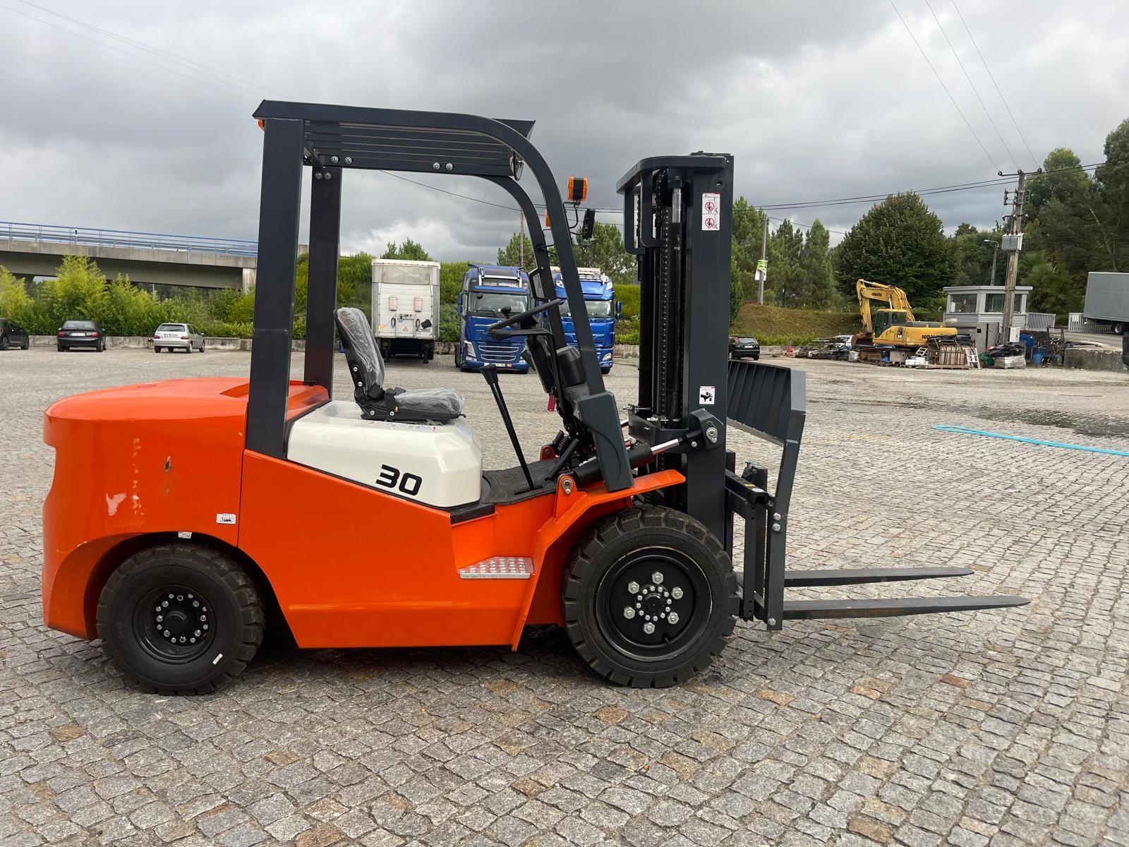 Empilhador Diesel 3t - NOVO