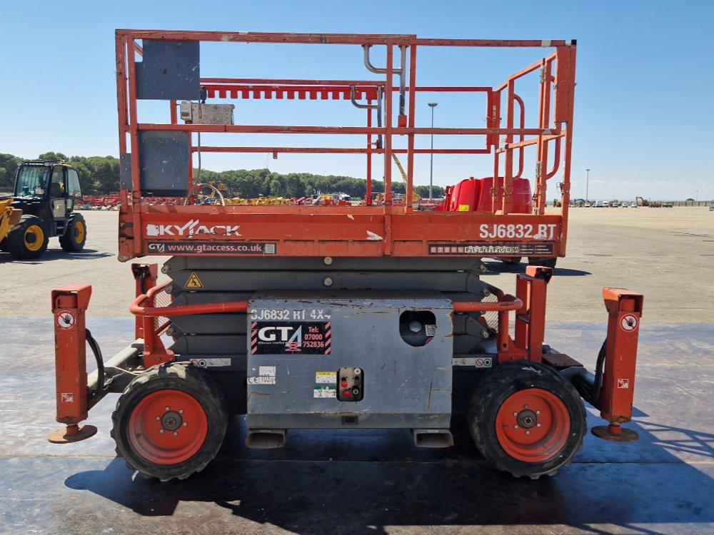 Plataforma 12M Tesoura Diesel 4x4