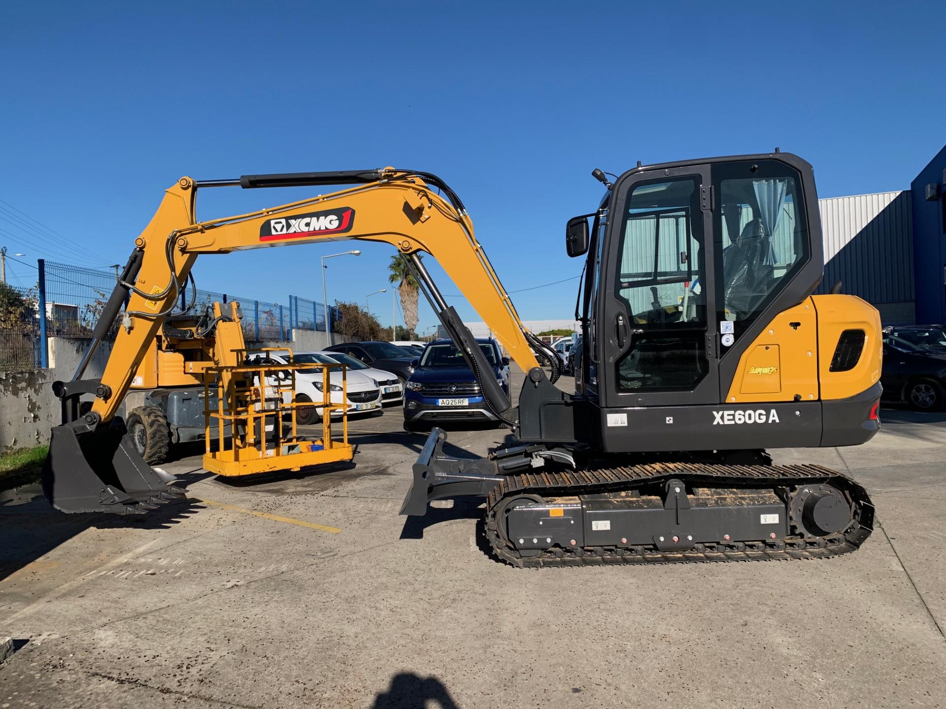 Escavadora 6t - Não Usado