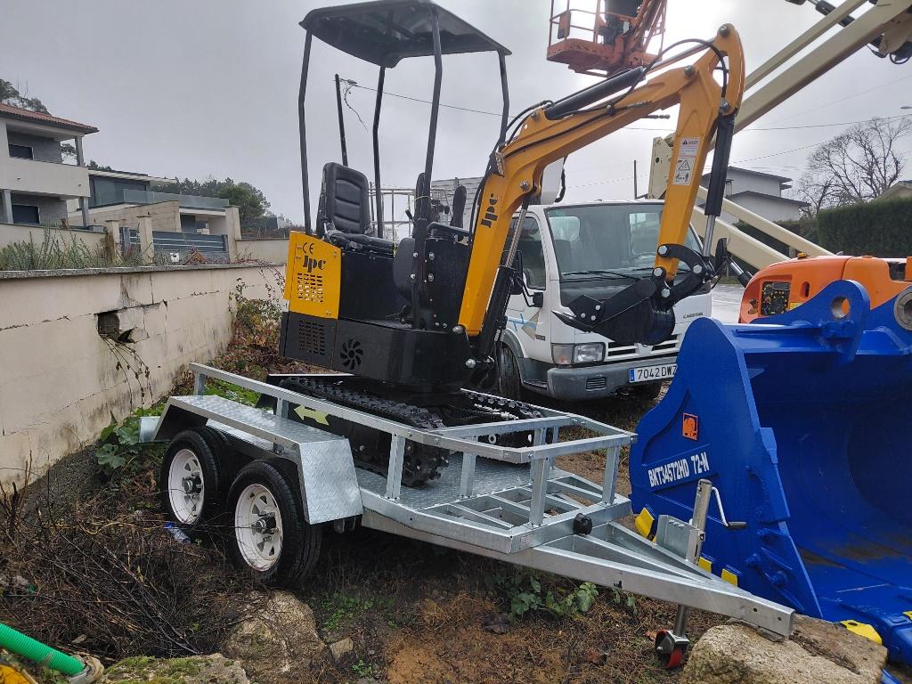 Escavadora 1t com Atrelado - Não Usado